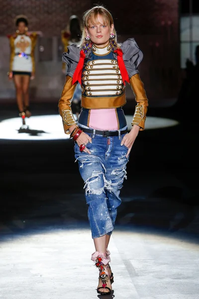 Look 12